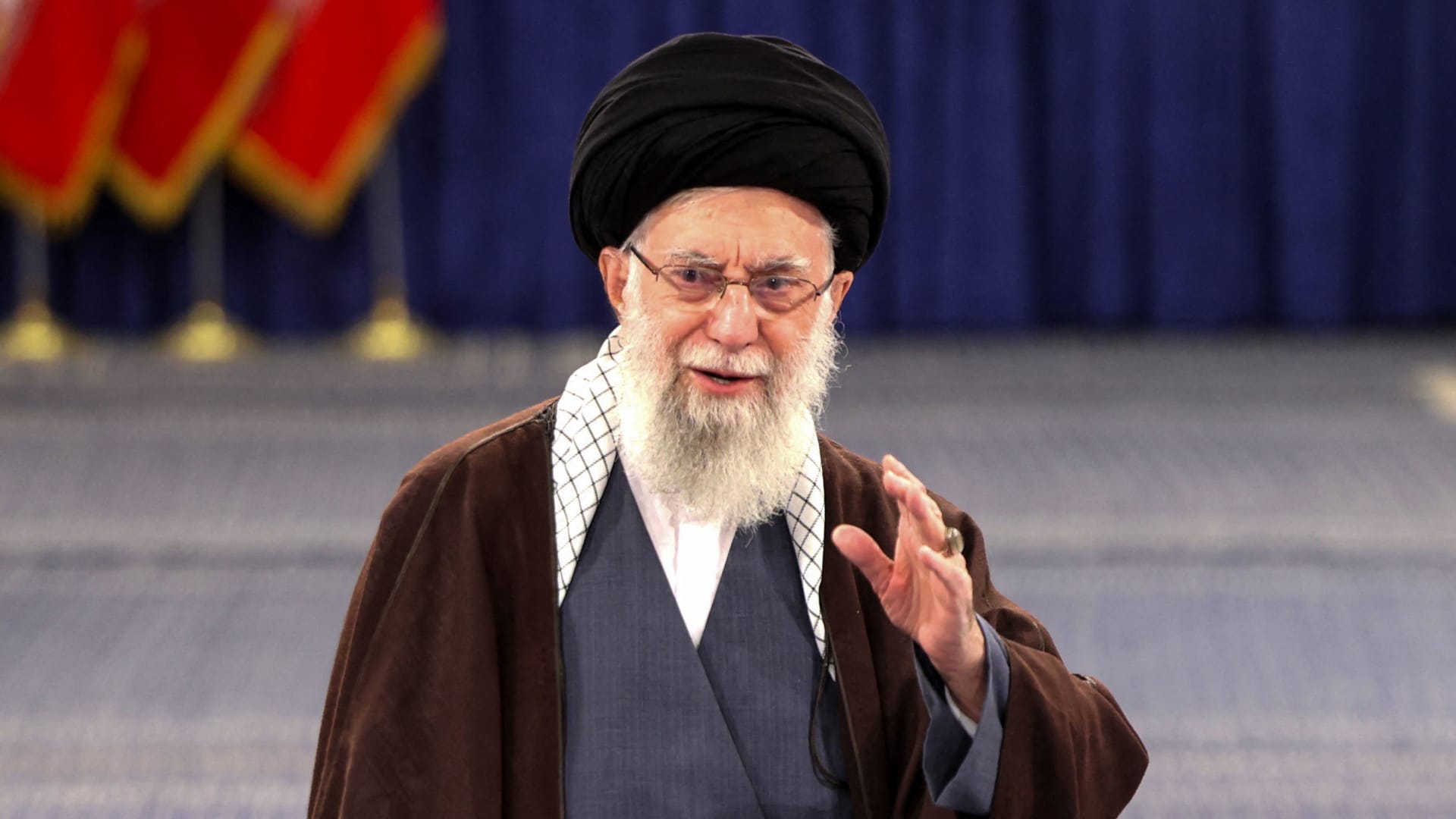 خامنئي يعلق على اعتقال مؤسس تليغيرام ويصفه بـ”الشاب المسكين” !